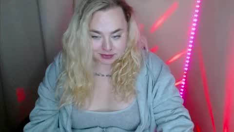 sweetvlada13 online show from May 9, 9:31 pm