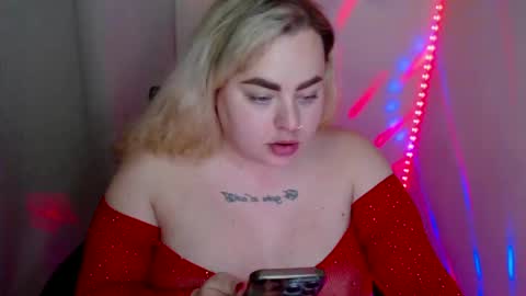sweetvlada13 online show from May 13, 7:33 pm