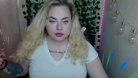 sweetvlada13 online show from May 20, 6:52 am