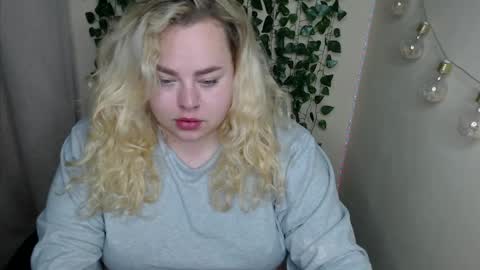 sweetvlada13 online show from May 21, 2:40 am