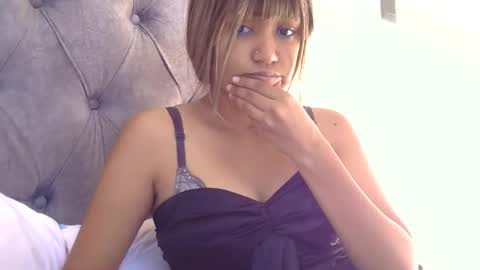 Snapshot of sweetwhisper4u chatting on May 26, 5:47 am katie online show from May 26, 5:47 am
