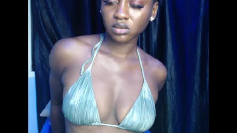 Snapshot of sweetxdesire chatting on May 19, 1:56 am sweetxdesire online show from May 19, 1:56 am