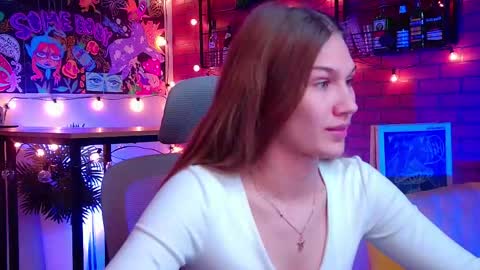 Snapshot of sweety_emilya chatting on April 16, 6:25 am Emily online show from April 16, 6:25 am