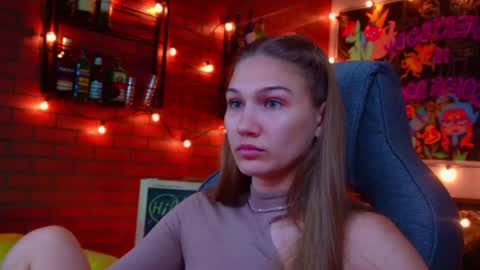 Snapshot of sweety_emilya chatting on May 8, 5:46 am Emily online show from May 8, 5:46 am
