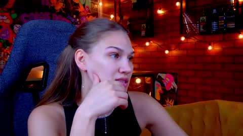Snapshot of sweety_emilya chatting on May 20, 6:08 am Emily online show from May 20, 6:08 am