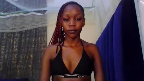 Snapshot of sweety_melanin chatting on April 28, 6:35 pm Vickky online show from April 28, 6:35 pm