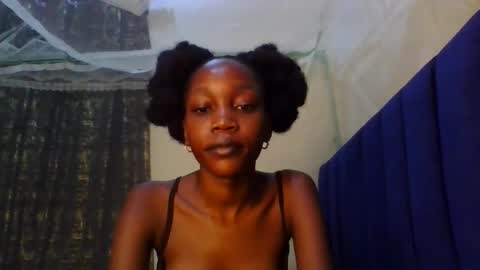 Snapshot of sweety_melanin chatting on May 6, 8:58 pm Vickky online show from May 6, 8:58 pm