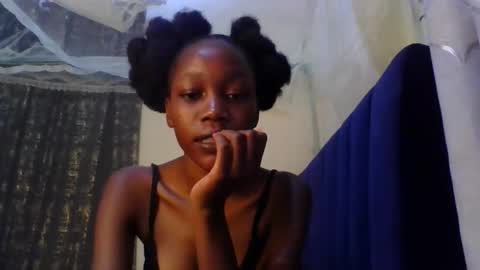 Snapshot of sweety_melanin chatting on May 8, 12:05 am Vickky online show from May 8, 12:05 am