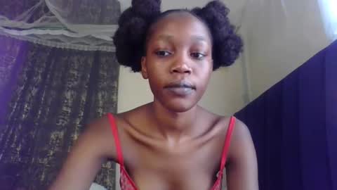 Snapshot of sweety_melanin chatting on May 8, 12:21 pm Vickky online show from May 8, 12:21 pm