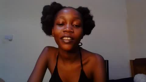 Snapshot of sweety_melanin chatting on May 9, 12:27 am Vickky online show from May 9, 12:27 am