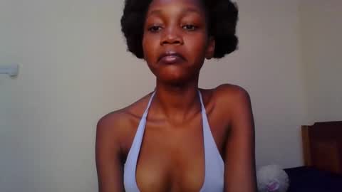 Snapshot of sweety_melanin chatting on May 9, 12:32 pm Vickky online show from May 9, 12:32 pm