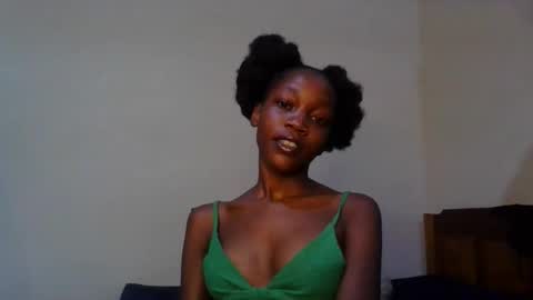 Snapshot of sweety_melanin chatting on May 10, 8:47 pm Vickky online show from May 10, 8:47 pm