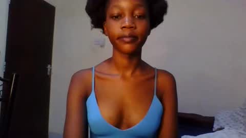 Snapshot of sweety_melanin chatting on May 12, 6:10 am Vickky online show from May 12, 6:10 am