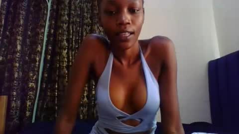 Snapshot of sweety_melanin chatting on May 16, 12:37 pm Vickky online show from May 16, 12:37 pm
