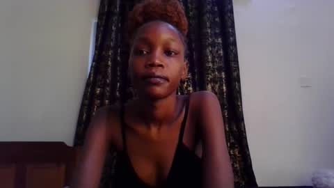 Snapshot of sweety_melanin chatting on May 27, 10:23 am Vickky online show from May 27, 10:23 am