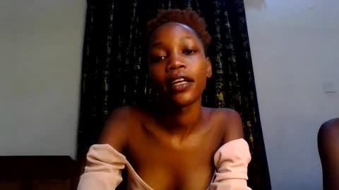 Snapshot of sweety_melanin chatting on June 1, 2:02 am Vickky online show from June 1, 2:02 am