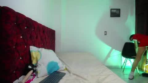 Snapshot of sweety_milk_ chatting on August 2, 9:24 pm Sweety online show from August 2, 9:24 pm