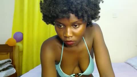 Snapshot of sweety_spixxy chatting on February 17, 7:09 pm Dolly online show from February 17, 7:09 pm