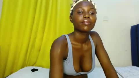 Snapshot of sweety_spixxy chatting on February 19, 3:35 am Dolly online show from February 19, 3:35 am
