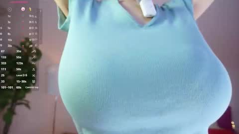 Snapshot of sweetyoops chatting on January 16, 7:56 am Astrid online show from January 16, 7:56 am