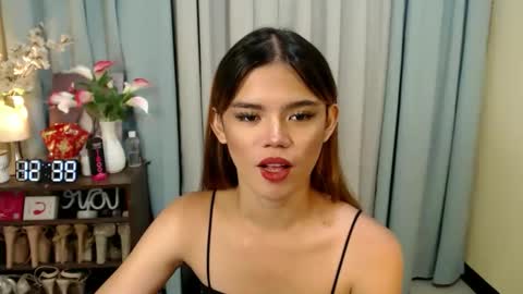 Snapshot of sweetytrannygirlxx chatting on April 14, 4:40 am Megan online show from April 14, 4:40 am