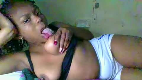 Snapshot of swit_seduction chatting on May 28, 4:37 pm swit_seduction online show from May 28, 4:37 pm