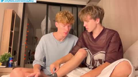 Snapshot of swoopyboy chatting on October 24, 1:29 pm swoopyboy online show from October 24, 1:29 pm