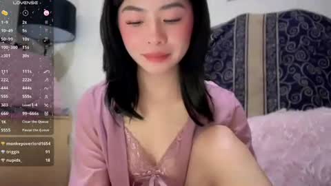 Snapshot of swt_asianholly chatting on March 17, 3:22 am Holly online show from March 17, 3:22 am