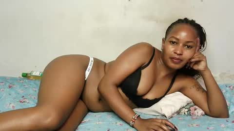 Snapshot of swt_bby chatting on May 26, 7:48 am swt_bby online show from May 26, 7:48 am