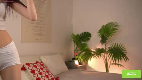 Snapshot of swtty_meivi chatting on April 21, 6:52 am MEI online show from April 21, 6:52 am