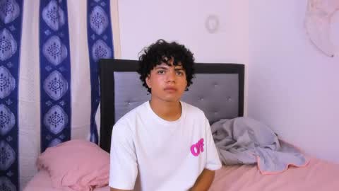 Snapshot of swwet_boy chatting on January 8, 12:28 am swwet_boy online show from January 8, 12:28 am