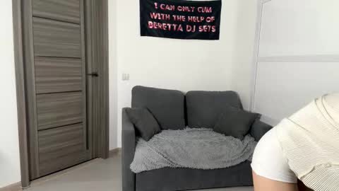 Mona online show from February 19, 5:09 pm