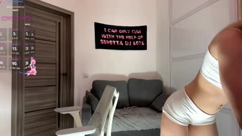 Mona online show from March 4, 5:08 pm