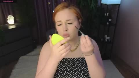 sydneysweeton online show from May 14, 12:12 pm