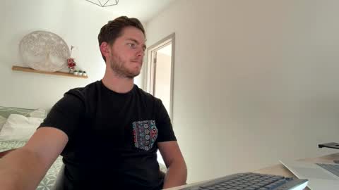 syl092 online show from April 8, 3:34 pm