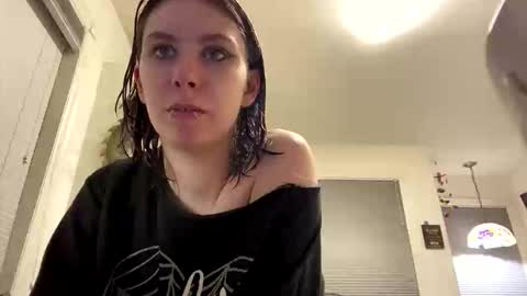 Snapshot of sylphy04 chatting on November 3, 2:35 am Sylphy online show from November 3, 2:35 am