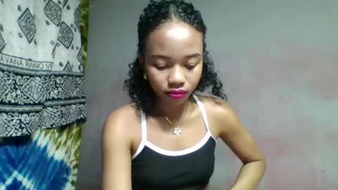 Sylviette online show from May 28, 12:13 pm