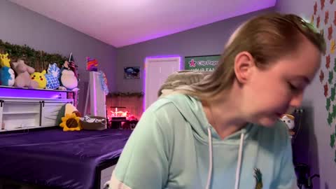 Snapshot of syndica chatting on February 3, 1:26 am Jennah online show from February 3, 1:26 am