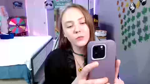 Snapshot of syndica chatting on February 25, 11:03 pm Jennah online show from February 25, 11:03 pm