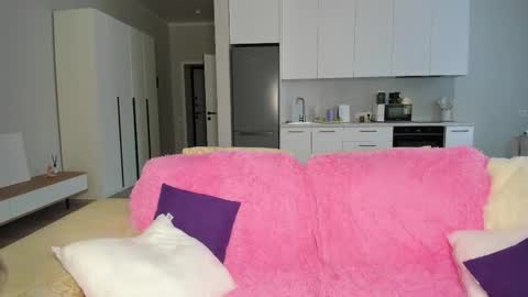 Mila online show from November 17, 8:31 am