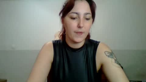 Snapshot of syssipisi chatting on September 10, 3:01 pm Sarah online show from September 10, 3:01 pm