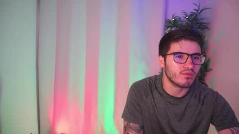 Snapshot of t0ny_wylie chatting on February 24, 7:01 pm t0ny_wylie online show from February 24, 7:01 pm