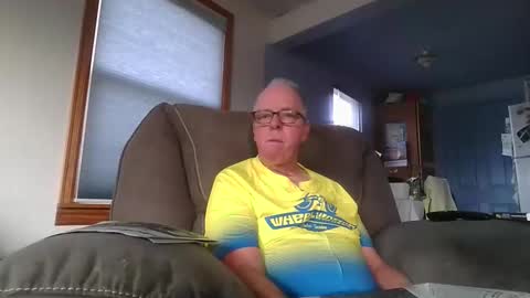 tacrunner66_ online show from November 8, 9:57 pm