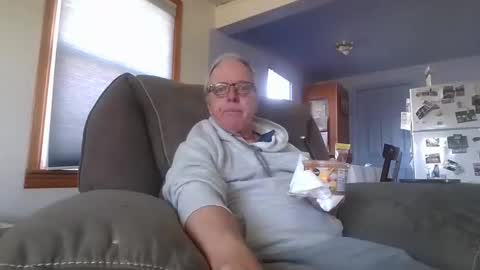 tacrunner66_ online show from April 8, 8:09 pm