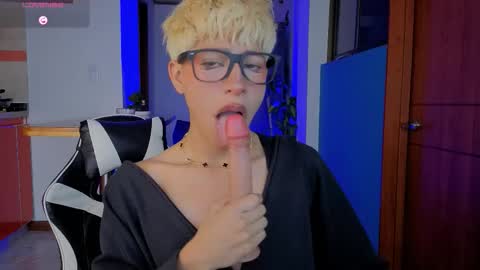 taichi online show from February 3, 12:10 pm