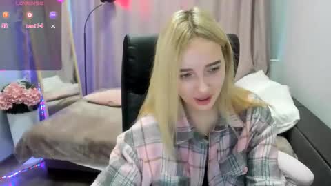 Snapshot of taisia_hot chatting on April 22, 8:06 am Taisia online show from April 22, 8:06 am