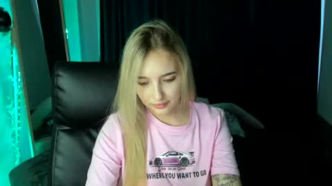 Snapshot of taisia_hot chatting on August 6, 8:05 am Taisia online show from August 6, 8:05 am