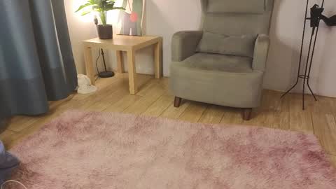 Lizzy online show from April 9, 6:19 am