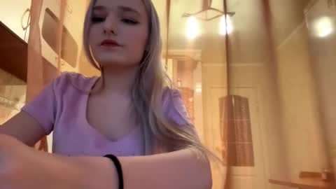 Mia online show from February 1, 1:42 pm