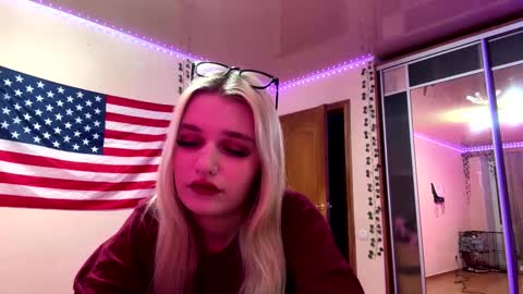 Mia online show from March 2, 5:20 pm